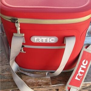 RTIC 20 Can Ultra-tough Cardinal Red Soft Cooler